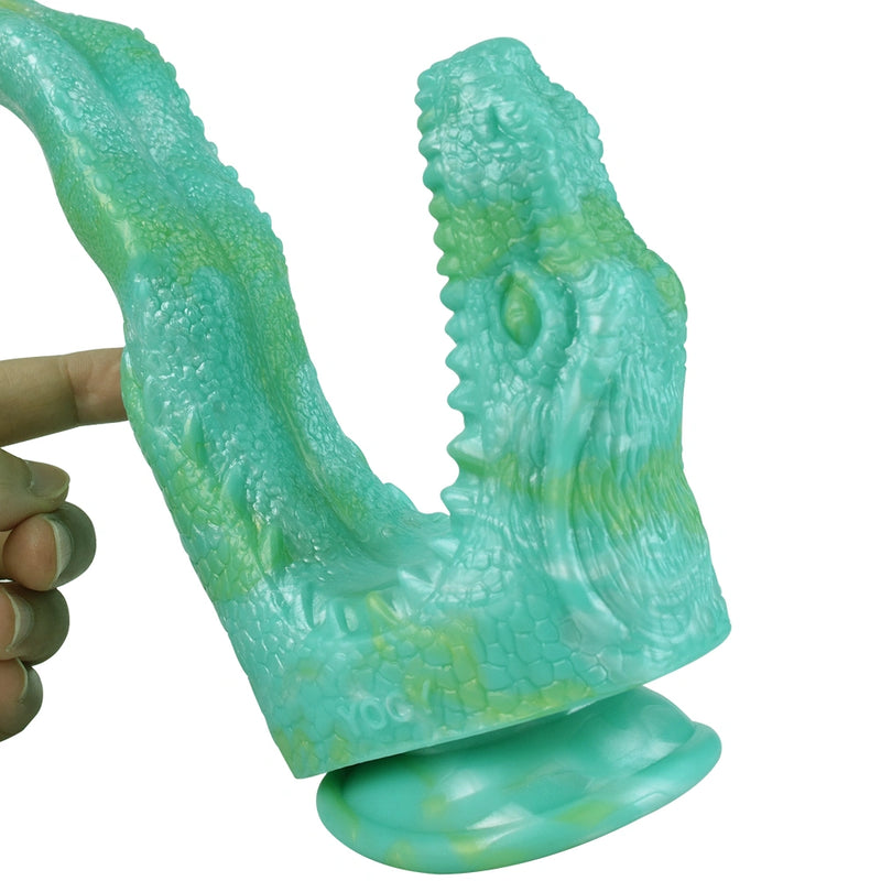 Dragon Dildo FANGVEX Bifid Tongue Jade Glow – close-up detail