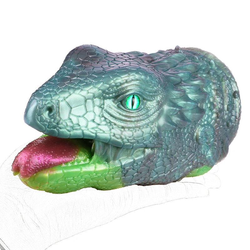 Lizard Masturbator Veldrix Emerald Bifid Tongue – detail close-up