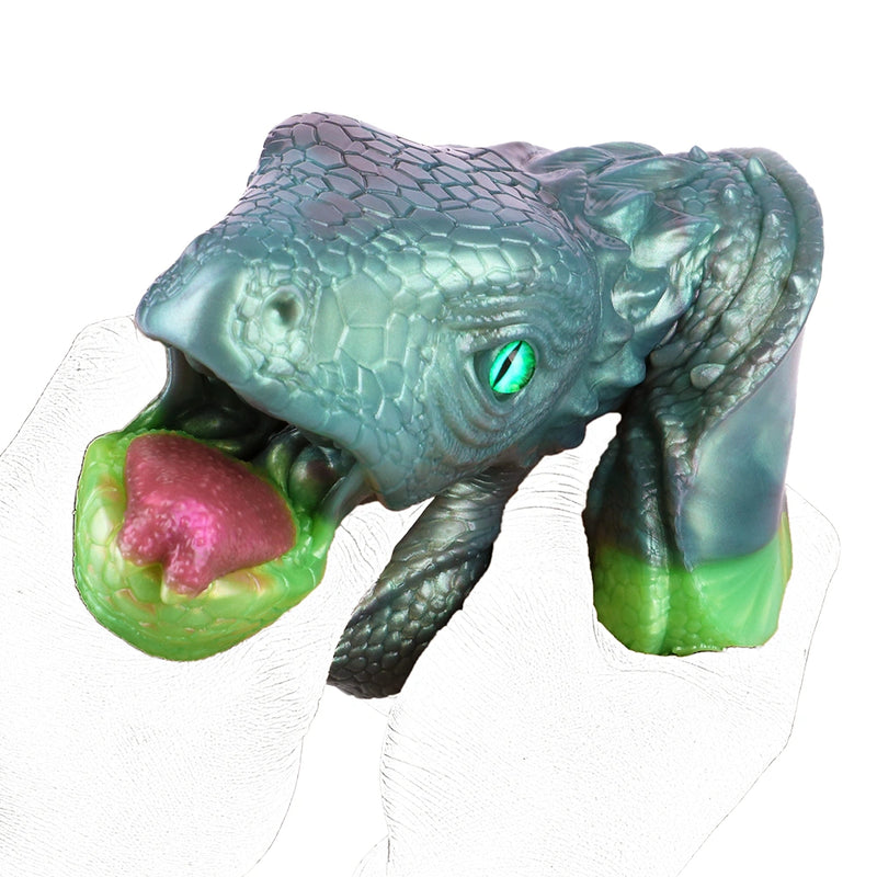 Lizard Masturbator Veldrix Emerald Bifid Tongue – size scale reference