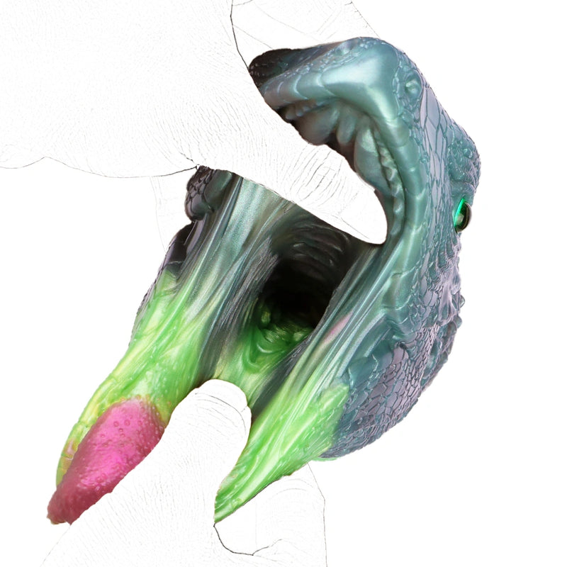 Lizard Masturbator Veldrix Emerald Bifid Tongue – front view